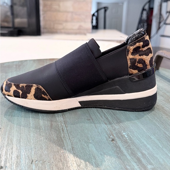 Michael Michael Kors Slip-On Sneakers Leopard Print Accent Women’s Size 6.5